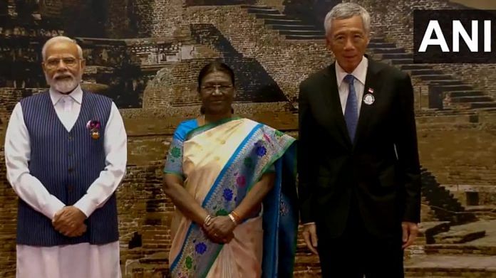 Singapore PM Lee Hsien Loong arrives at the Bharat Mandapam in Delhi for G20 dinner hosted by President Droupadi Murmu | Screengrab via Twitter/@ANI