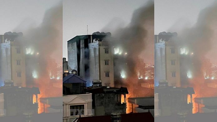 Apartment fire in Hanoi, Vietnam | Photo: Twitter/@NEWS_ALL_TIME