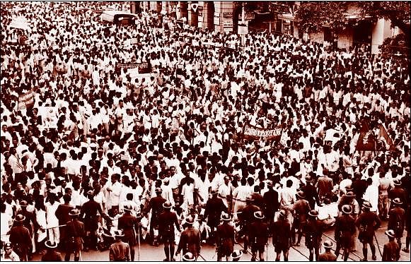 People marching during Samyukta Maharashtra movement | Flickr