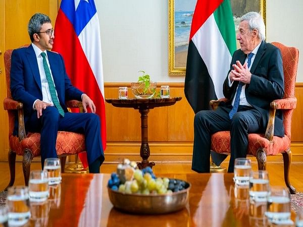 Ministro de Relaciones Exteriores de Emiratos Árabes Unidos y Ministro de Relaciones Exteriores de Chile discutieron cooperación bilateral en Santiago
