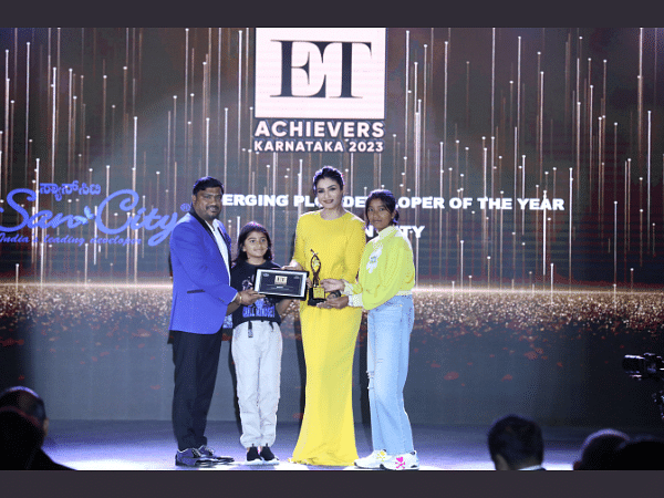 Dr Vishwa Cariappa of San Group honored with ‘ET Achievers of Award' 