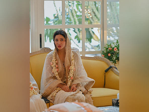 Mahira Khan reveals how her best friend surprised her at Mehndi