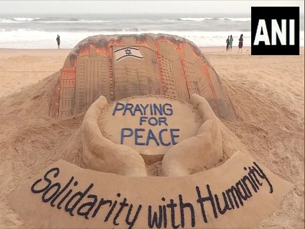Sudarshan Pattnaik creates sand sculpture expressing solidarity with Israel