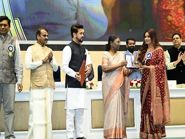 69th National Film Awards: Shreya Ghoshal receives Best Female Playback Singer award for song 'Mayava Chayava'