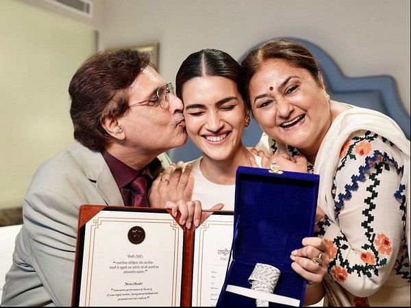 Kriti Sanon celebrates National Award win her parents, shares adorable pics post ceremony 