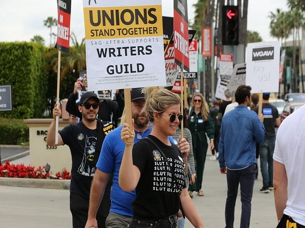Discussion on SAG-AFTRA contract continues to end 100-plus day strike