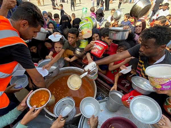 10 aid trucks enter Gaza; UN says current aid levels 
