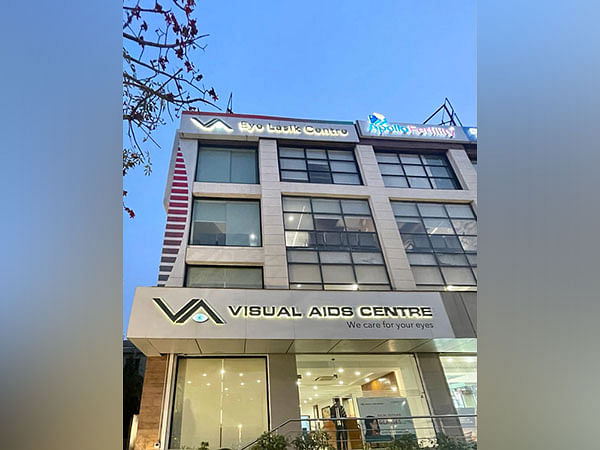 Das Visual Aid Centre stellt in Neu-Delhi Delhis erste KI-gestützte automatisierte Laser-Sehkorrektur vor