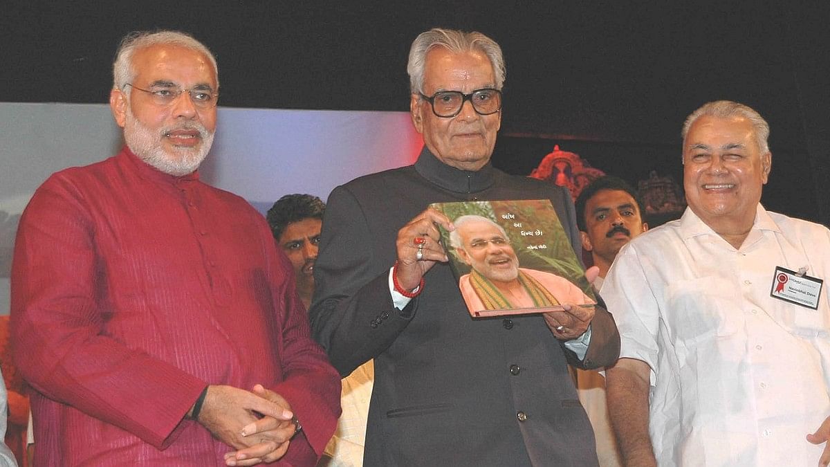 File photo of Bhairon Singh Shekhawat (Centre) with Prime Minister Narendra Modi | Commons