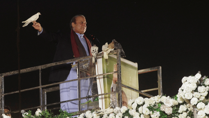 Pakistan's former Prime Minister Nawaz Sharif prepares to release a pigeon in front of supporters, following his arrival from a self-imposed exile in London, ahead of the 2024 Pakistani general election, in Lahore, Pakistan, October 21, 2023. REUTERS/Mohsin Raza