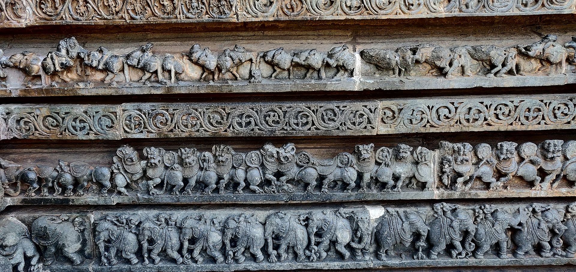 Wall carvings at the Hoysaleshwara Temple in Halebidu | Photo: Maneesha Muralidharan | Wikimedia Commons