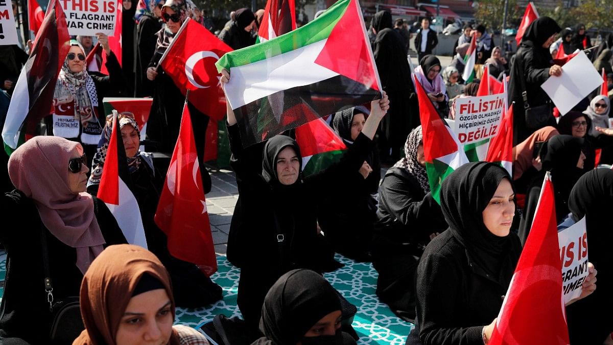 Pro-Palestinian demonstrators take part in a sit-in protest in Istanbul, Turkey on 20 October, 2023 | REUTERS/Dilara Senkaya