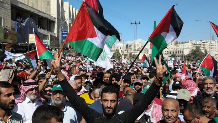 Jordanians gather during a pro-Palestinian protest in Amman, Jordan on 20 October, 2023 | REUTERS/Alaa Al Sukhni