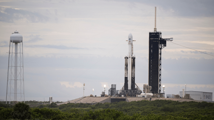 A SpaceX Falcon Heavy rocket with the Psyche spacecraft onboard at NASA’s Kennedy Space Center in Florida | Photo: NASA/Aubrey Gemignani