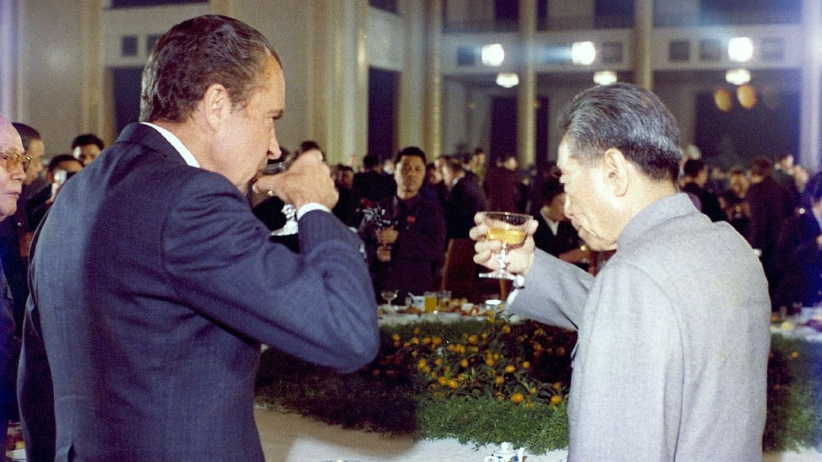 US president Richard Nixon with Chinese premier Zhou Enlai toast at a state dinner in Beijing on 25 February, 1972 | Flickr
