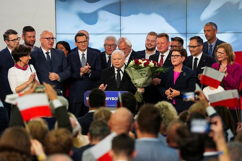 Ostateczne wyniki potwierdzają, że rządzący w Polsce nacjonaliści stracili w wyborach większość