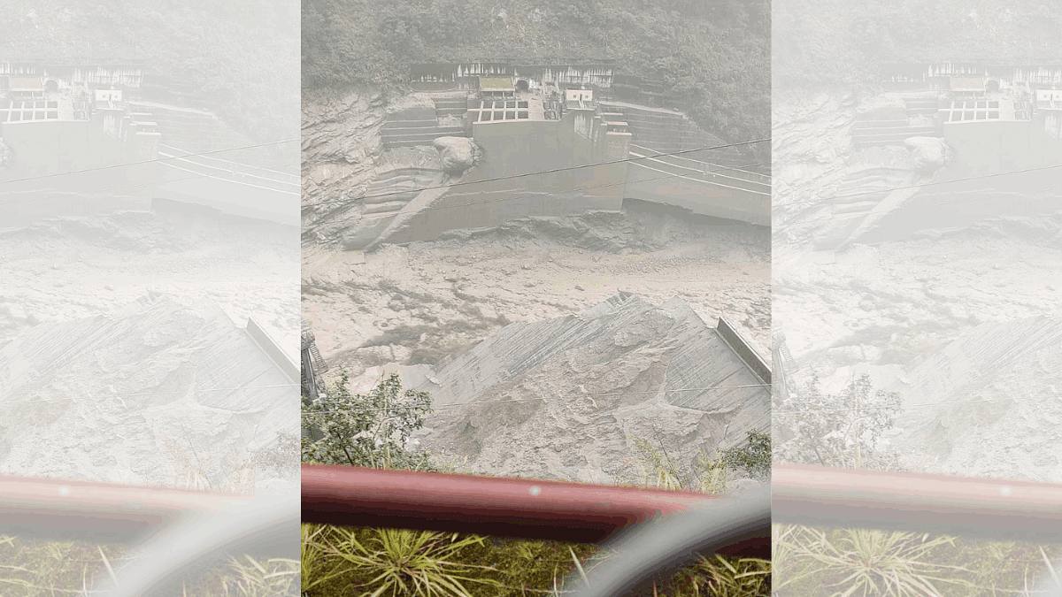 Flash floods destroyed the Teesta Stage -III dam.