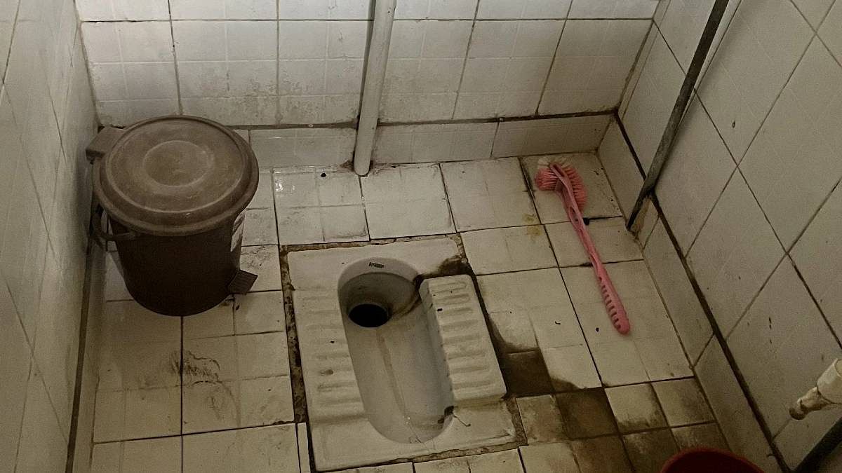 no-improvement-in-public-toilet-availability-in-3-years-say-52