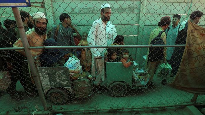 Men and children crossing main Afghanistan-Pakistan land border |Reuters | Fayaz Aziz