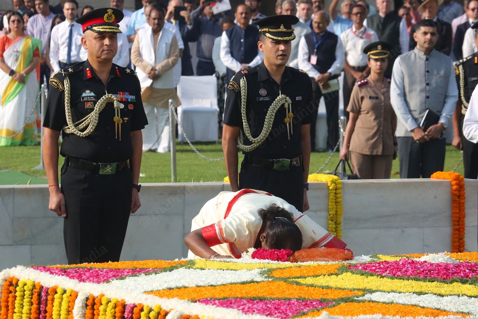 The President bowing before the memorial at Rajghat | Praveen Jain | ThePrint