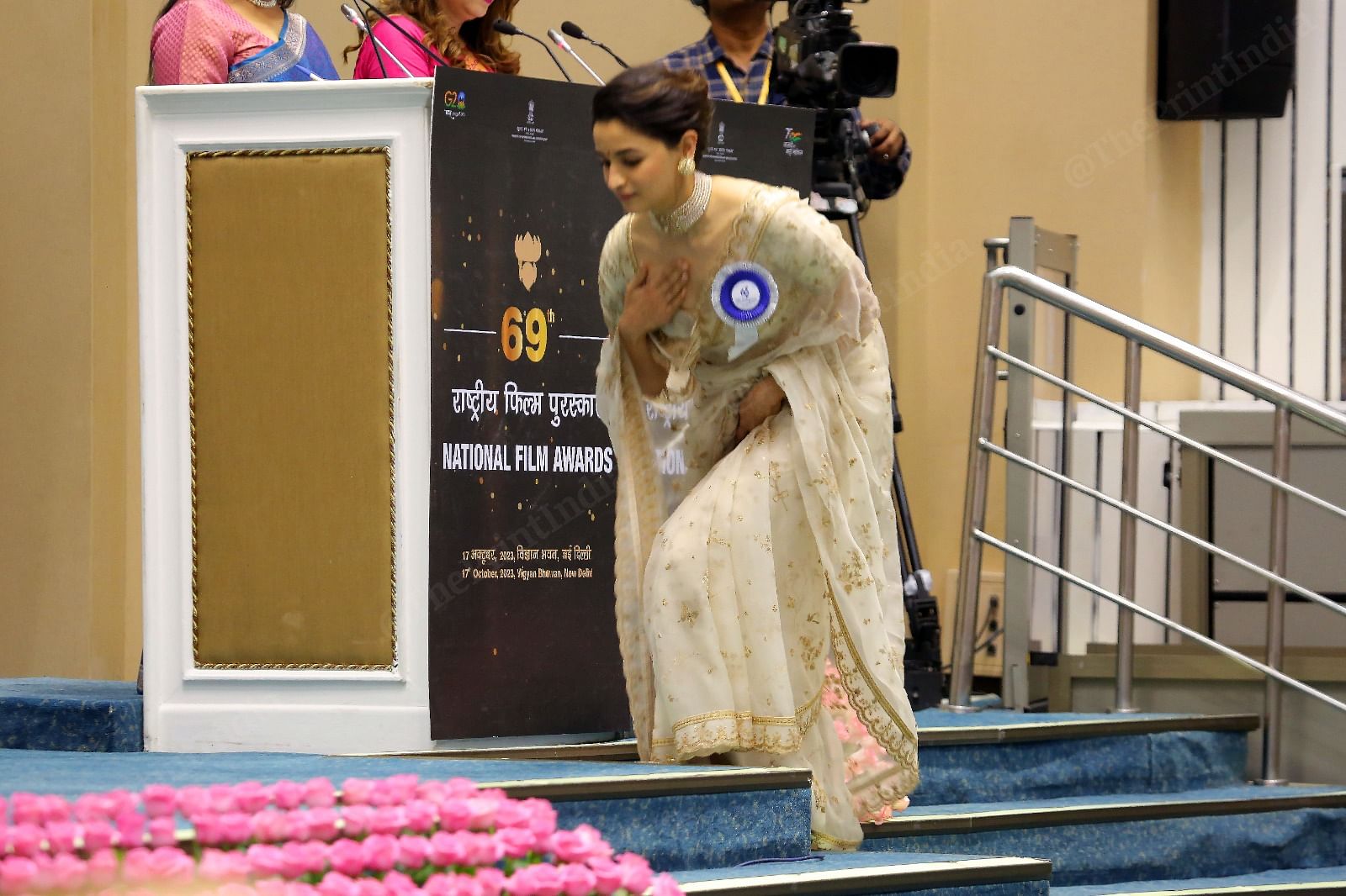 Alia Bhatt touches the stage before receiving Best Actress National Film Award for 'Gangubai Kathiawadi'| Praveen Jain | ThePrint