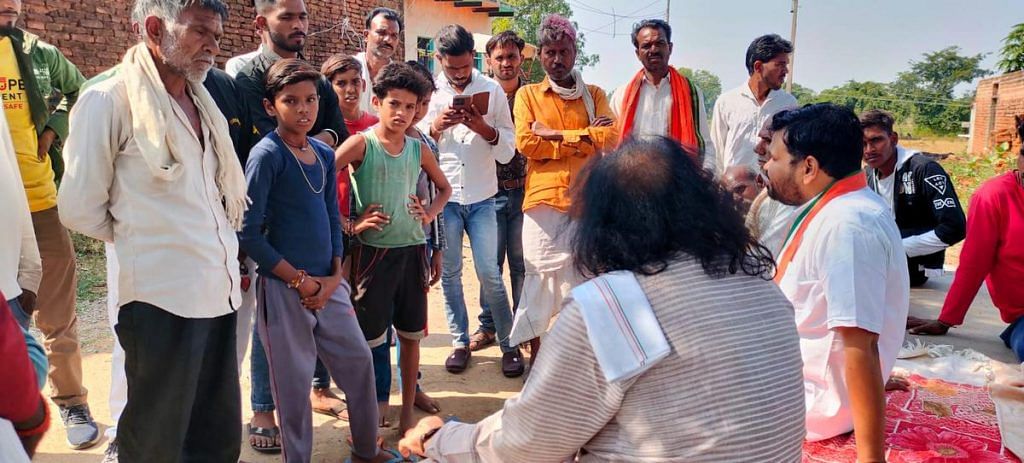 Malkhan Singh with villagers 