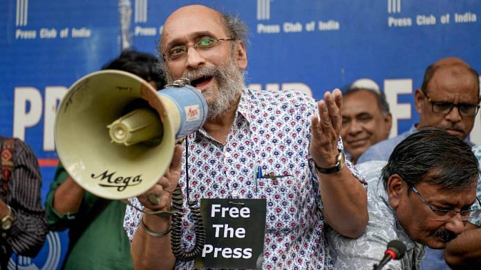 Veteran journalist Paranjoy Guha Thakurta, also questioned in the NewsClick case, protests against the arrest of Prabir Purkayastha | ANI