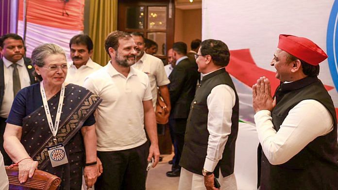 File photo of Congress party leaders Sonia Gandhi, Rahul Gandhi and Samajwadi Party leaders Akhilesh Yadav, Ram Gopal Yadav at the Opposition leaders' dinner meeting in Bengaluru | ANI