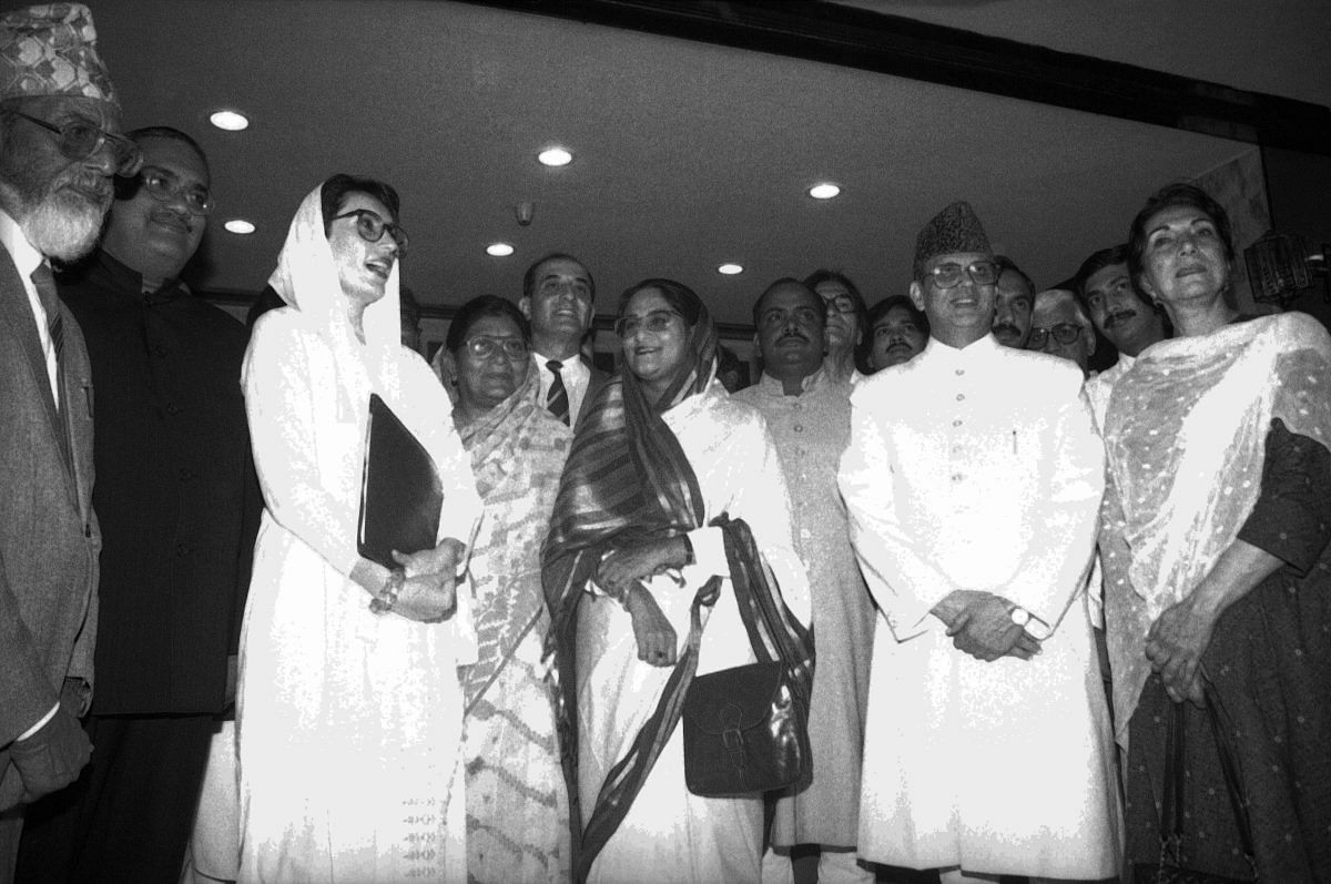 VP Singh with Benazir Bhutto and Sheikh Hasina during meeting of opposition leaders from SAARC member states, in Karachi | Photo: Praveen Jain