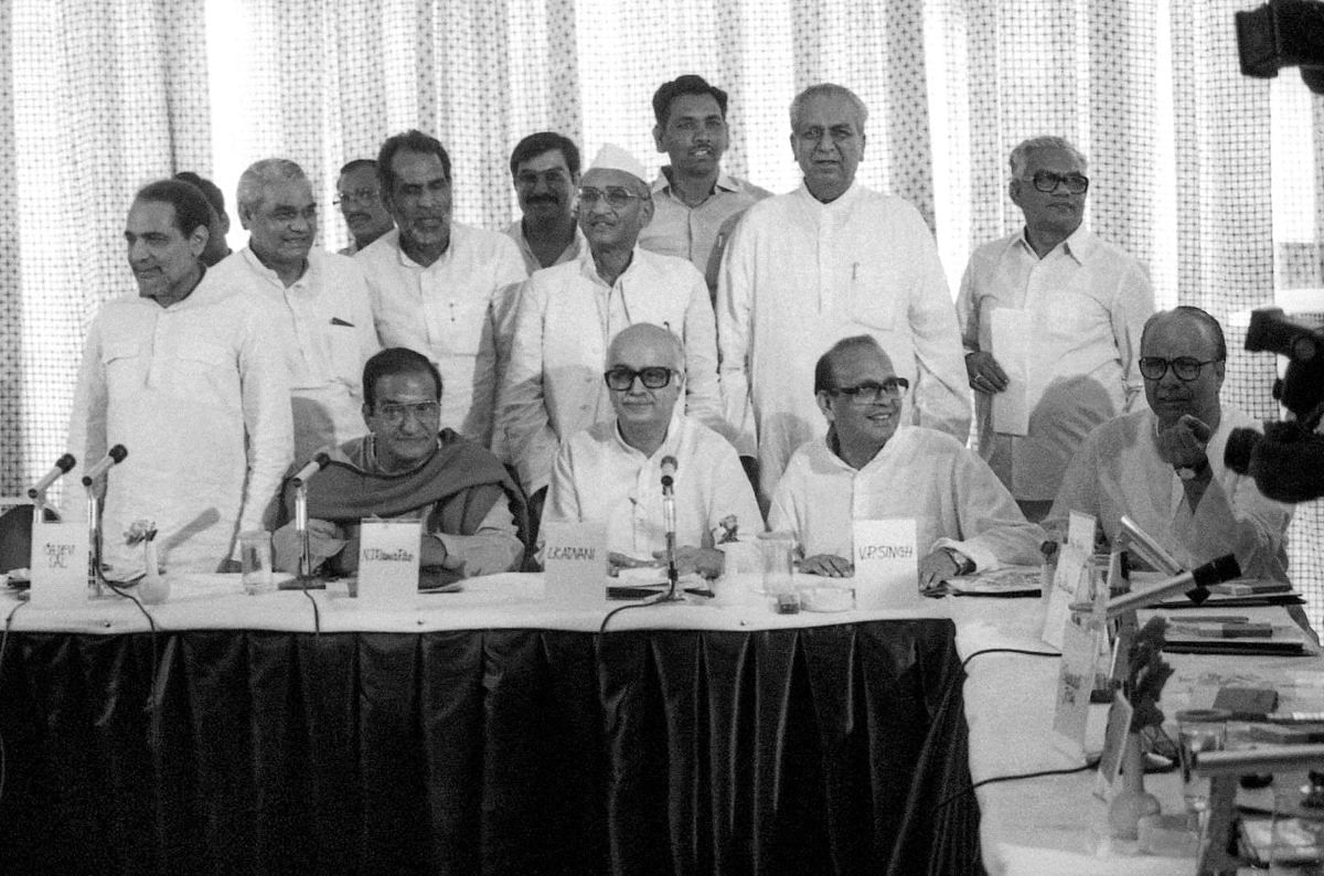 Leaders of the National Front alliance: NTR, Chandra Shekhar, L.K. Advani, Atal Bihari Vajpayee and VP Singh, among others | Photo: Praveen Jain