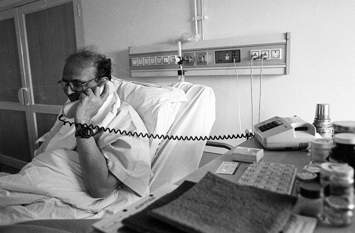 VP Singh at Apollo Hospital in Delhi days before he breathed his last on 27 November, 2008 | Photo: Praveen Jain