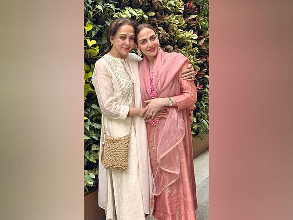 Esha Deol celebrates birthday with havan at home with mom Hema Malini