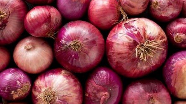 Indore: Onions, Chana Dal offered at discounts as prices spike