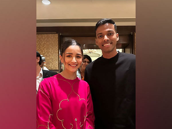 Alia Bhatt flaunts her cute smile as she poses with badminton player Chirag Shetty