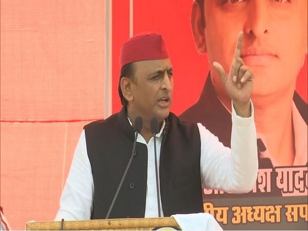 Akhilesh Yadav continues to attack Congress, accuses it of 