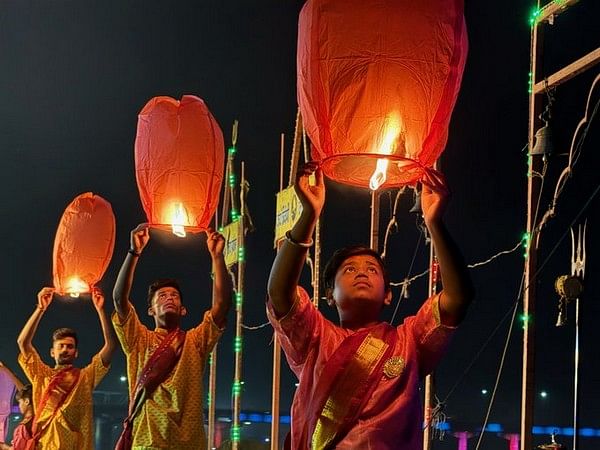 Apple CEO Tim Cook extends greetings on Diwali 