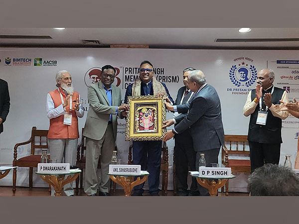 JGU Vice Chancellor Prof. (Dr.) C. Raj Kumar receives the inaugural Dr. Pritam Singh Transformational Leader Award 2023 