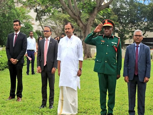 Tanzania: MoS Muraleedharan pays tributes to Indian soldiers at Commonwealth War Memorial