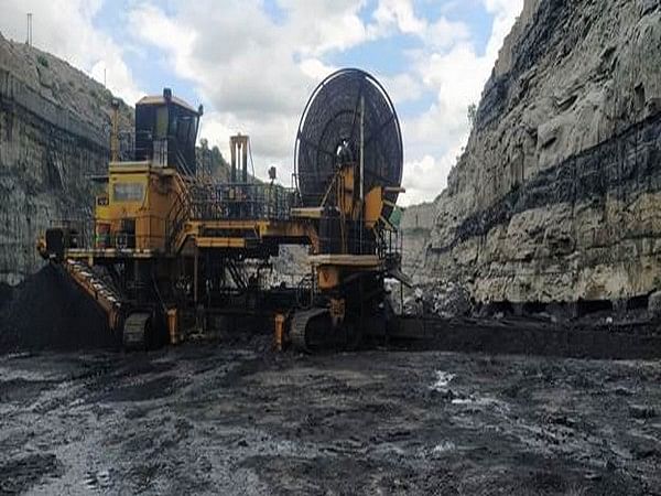 High-level committee recommends strategic plan for domestic manufacturing of mining equipment