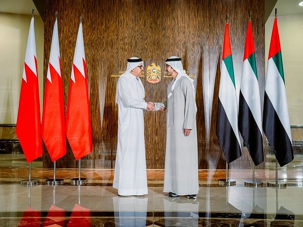 UAE Foreign Minister Abdullah bin Zayed chairs 11th session of UAE-Bahrain Joint Higher Committee, sign 5 MoUs