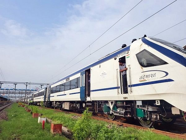 Anti-collision system KAVACH, Delhi-Kolkata, Delhi-Mumbai corridor to see completion in 2024-25: Vaishnaw