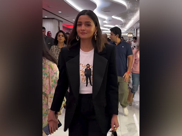 'Animal' screening: Alia Bhatt wears customised T-shirt with hubby Ranbir's face on it, see pic