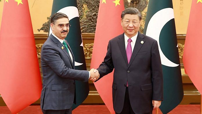 Chinese President Xi Jinping with Caretaker Prime Minister of Pakistan Anwar-ul-haq Kakar, in Beijing, on 19 Oct 2023 | China Daily via Reuters