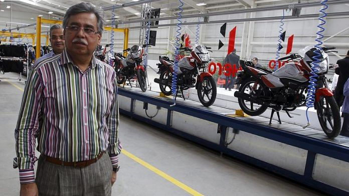 Pawan Munjal, Managing Director and CEO of Hero MotoCorp stands next to an assembly line during the opening of the assembly plant in Villa Rica, Cauca, Colombia, on 8 September, 2015 | REUTERS/Jaime Saldarriaga