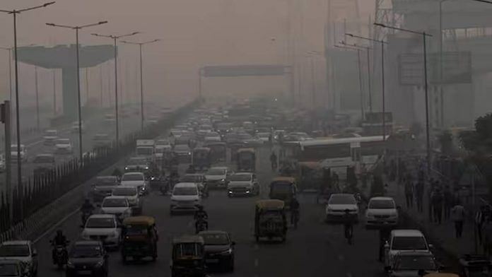 Vehicles ply on a road amid low visibility due to smog in Ghaziabad | Photo: PTI