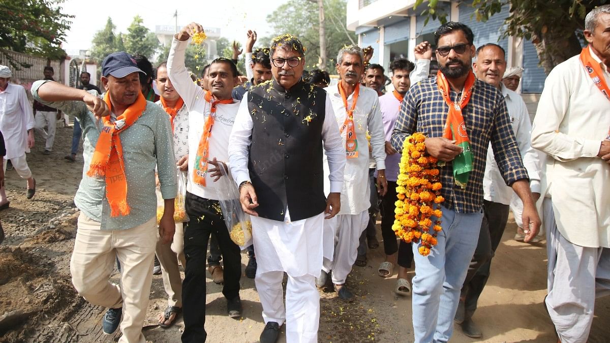 Satish Poonia during door-to-door campaigning | Manisha Mondal | ThePrint