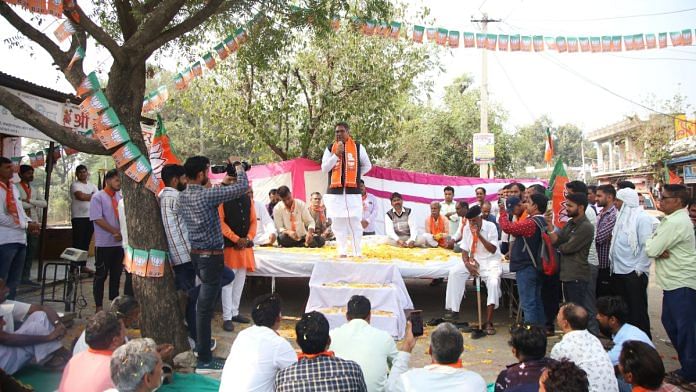 Satish Poonia addressing public meeting in Amber | Manisha Mondal | ThePrint