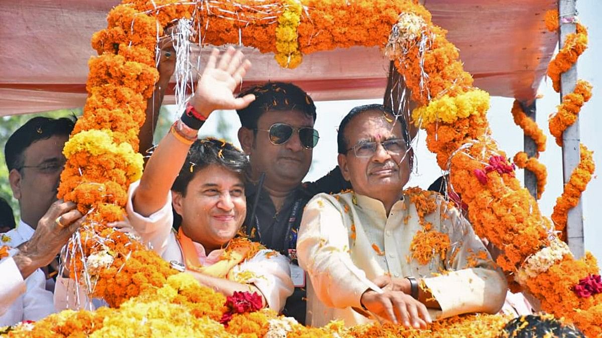 File photo of Union minister Jyotiraditya Scindia (L) and Shivraj Singh Chouhan (R) | ANI