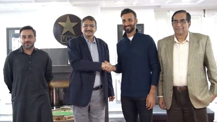 Shan Masood (2nd from right) with PCB officials | Source: X (formerly Twitter)