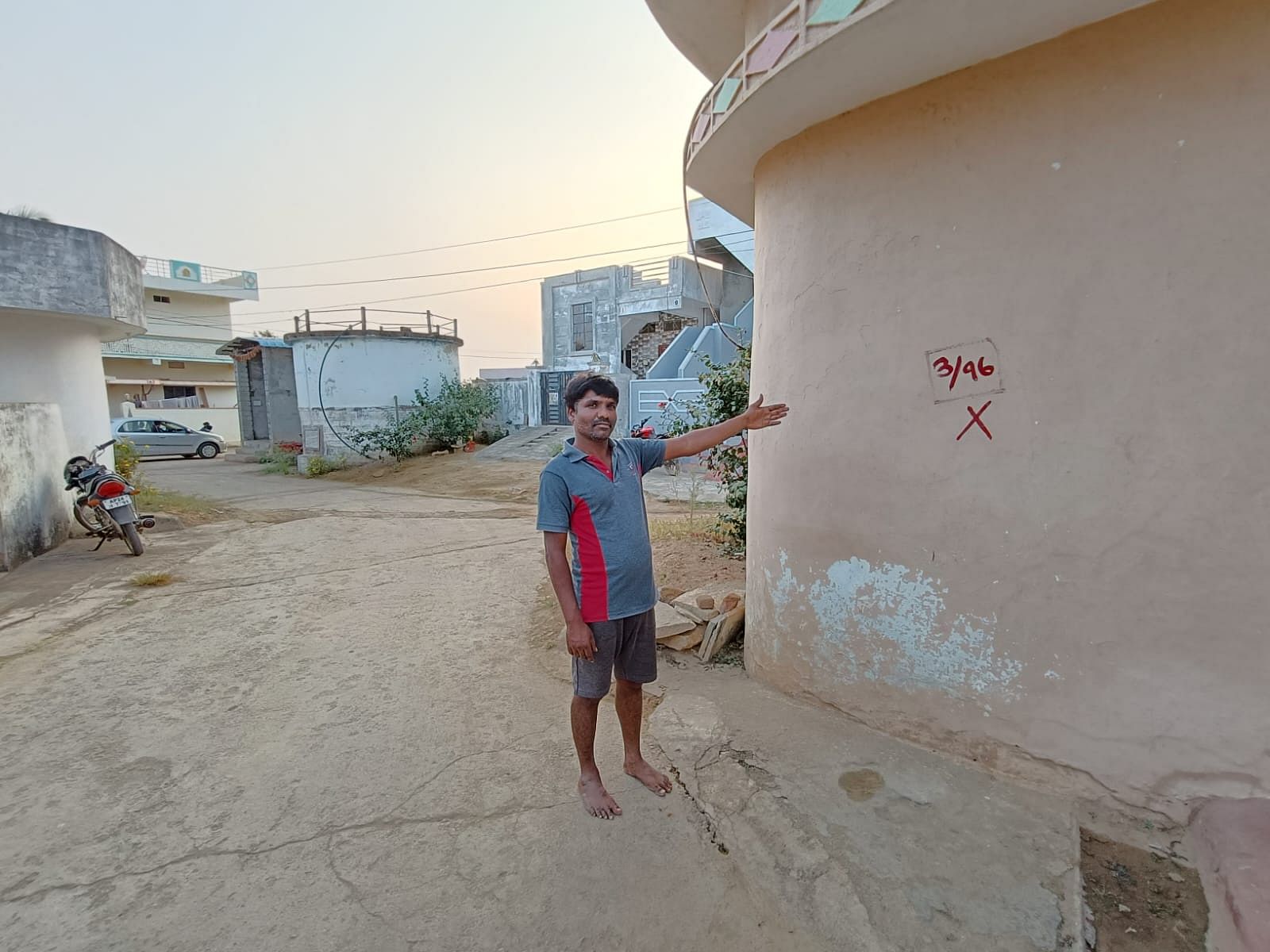 Guntupalli Rajesh shows the 'X' mark on their house | Prasad Nichenametla 